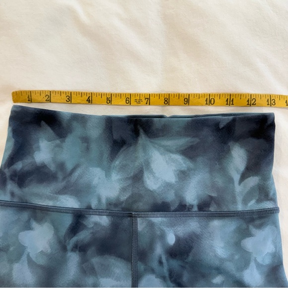 🍒 Athleta Blue Tie Dye Elation Tight — Size S 🍒 - Picture 7 of 11